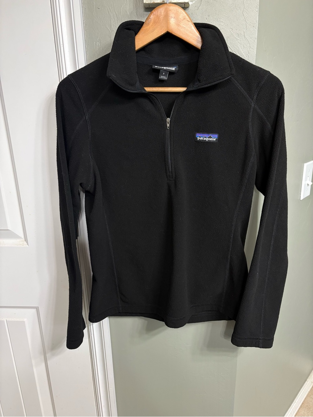 Patagonia Black Women’s Half-Zip Fleece Pullover